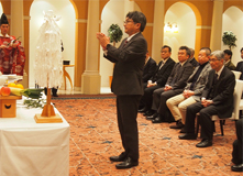 辨野副会長による玉串拝礼