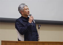 主催者挨拶 当会労務管理部会長 岡崎淳一